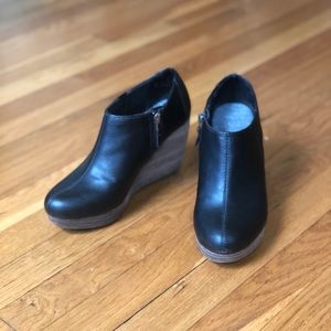 Black Dr Scholls size 8 booties